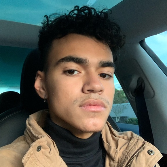 Meet your Posher, Alex - Picture 1 of 1